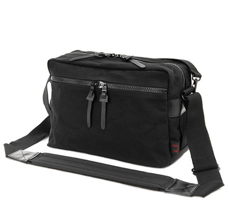 Artisan & Artist ACAM-3000 Shoulder Camera Bag