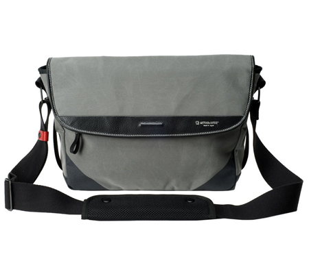 Artisan & Artist ACAM-9100 Camera Shoulder Bag